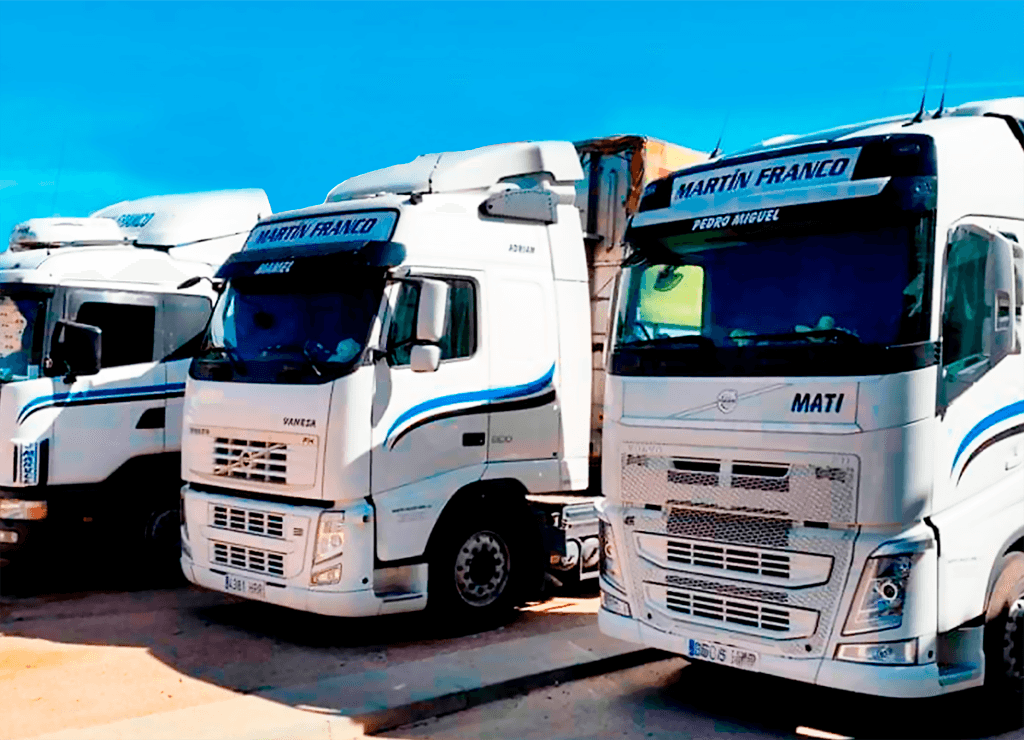 camiones de transporte de mercancía terrestre