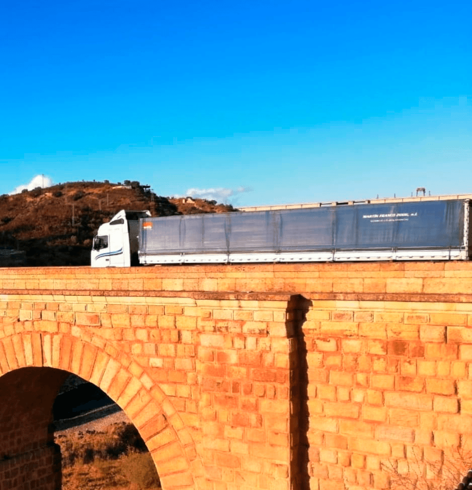 Transporte de mercancía terrestre en camión de Martín Franco 2006